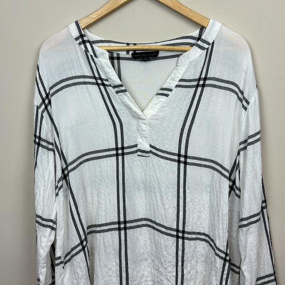 JANE + DELANCEY | Long Sleeve Pull-Over Top; No Button Open Neck; Size M - Picture 10 of 12